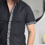 پیراهن مردانه آستین کوتاه مشکی طرحدار جنس پوپلین کشی سایز M تا XXL