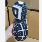 کتانی نایک مدل V2K زنانه رویه مش و چرم مصنوعی زیره EVA سفید مشکی - Image 2