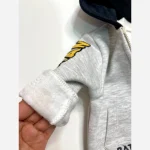 ست سه تکه لباس بچگانه طرح بتمن شامل سویشرت و شلوار تو کرک و بلوز پنبه ای - Image 4