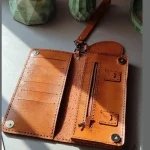 کیف پول و موبایل چرمی مدل گندم به همراه جاکلیدی و بند چرم مناسب خانم ها و آقایان - Image 4