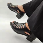 صندل طبی زنانه چرم پاشنه 5 سانت مدل حصیری - Image 2